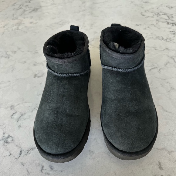 UGG ultra mini classic boots - Picture 3 of 7